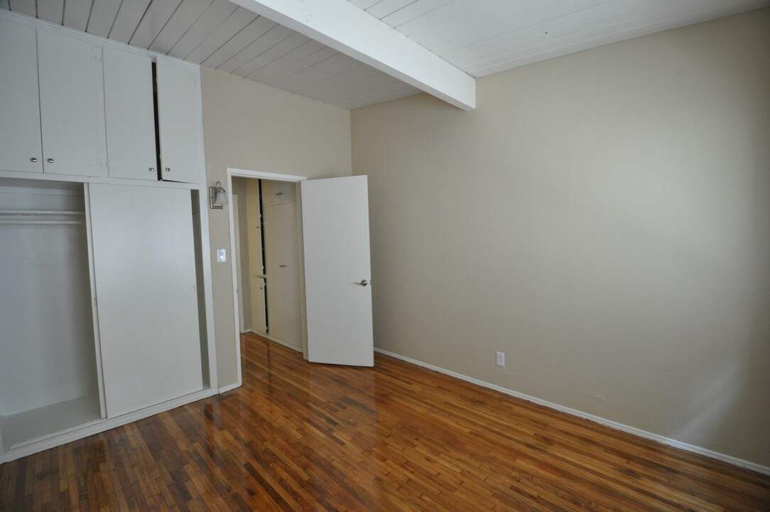 6417.5 Whitsett in North Hollywood, CA - Building Photo