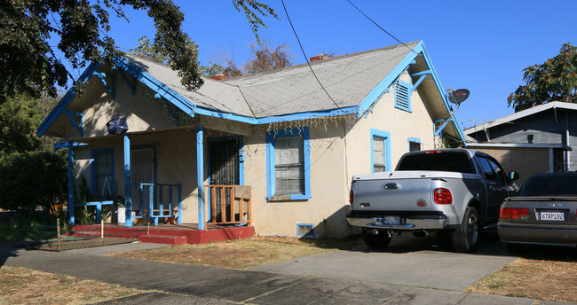 501-503 E. 4th/5115 Calif in Stockton, CA - Foto de edificio - Building Photo