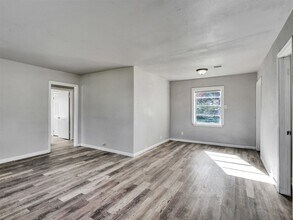 7622 S Hall St in Houston, TX - Foto de edificio - Building Photo