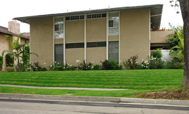 384 Cliff Dr in Pasadena, CA - Building Photo - Building Photo