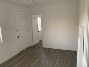 1026 Elm Ave, Unit Unit #A in Glendale, CA - Building Photo - Building Photo