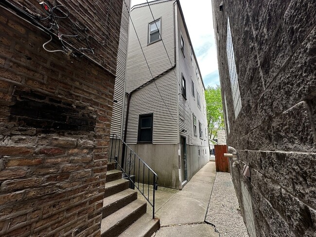 869 N Hermitage Ave in Chicago, IL - Building Photo - Building Photo