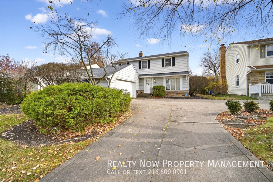 2171 Cedarview Dr in Beachwood, OH - Building Photo