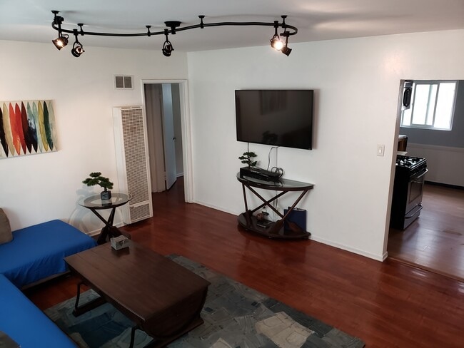 707 Vernon Ave, Unit 707 in Venice, CA - Foto de edificio - Building Photo