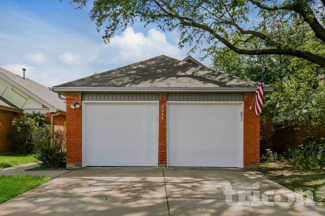 3086 Rustlewind Ln in Grand Prairie, TX - Building Photo