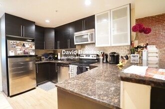 1203 Beacon St in Brookline, MA - Foto de edificio - Building Photo