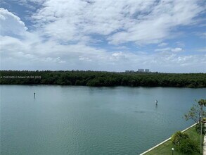 500 Bayview Dr in Sunny Isles Beach, FL - Building Photo - Building Photo