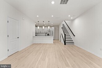 4625 Crossing Ct in Ellicott City, MD - Building Photo - Building Photo