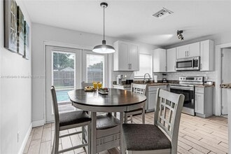 6660 Custer St in Hollywood, FL - Building Photo - Building Photo