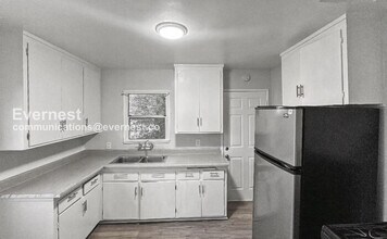 6618 Laird Ave in Oakland, CA - Building Photo - Building Photo