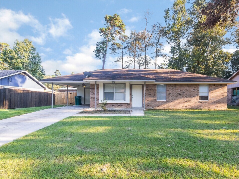 206 N Forest Dr in Willis, TX - Building Photo