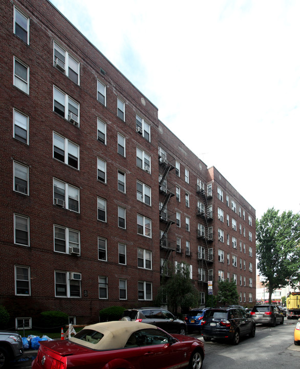 The Warrenton in Forest Hills, NY - Foto de edificio