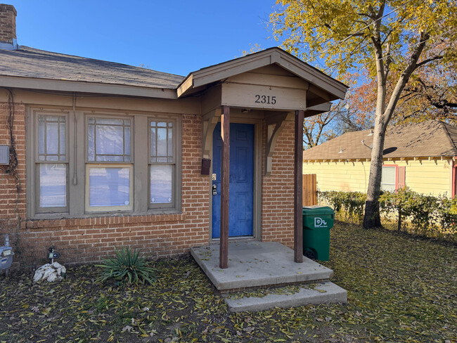 2315 N Locust St in Denton, TX - Building Photo - Building Photo