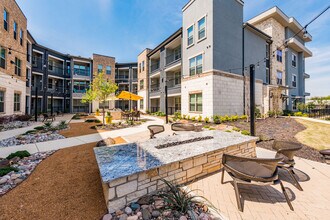 Axis at Watters Creek in Allen, TX - Foto de edificio - Building Photo