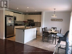 601 Clearbrook Dr in Ottawa, ON - Building Photo - Building Photo
