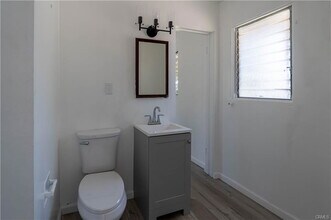 17955 Cantara St in Los Angeles, CA - Building Photo - Building Photo