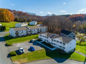 Orchard Hills in Kingston, NY - Foto de edificio - Building Photo