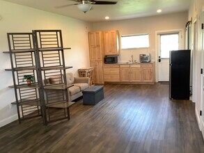 4275 Old Thomas Rd, Unit Unit 3 Pool House in Aubrey, TX - Building Photo - Building Photo