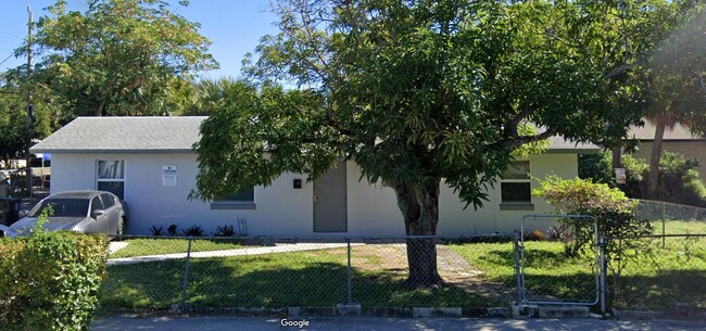 606 Douglass Ave in West Palm Beach, FL - Building Photo - Building Photo