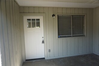 1913 Normal Park Dr in Huntsville, TX - Building Photo - Building Photo