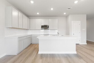 220 Lazy Lizzy Rd in Jarrell, TX - Building Photo - Building Photo