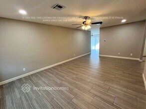 2461 E Manhatton Dr in Tempe, AZ - Foto de edificio - Building Photo