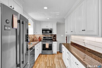 75 Glenwood Dr in Plainville, CT - Building Photo - Building Photo