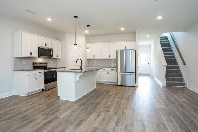 Ashcroft Townhomes in Clayton, NC - Foto de edificio - Interior Photo