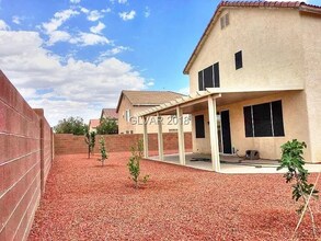 7575 W Diablo Dr in Las Vegas, NV - Foto de edificio - Building Photo