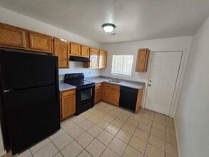 9871 W Santa Cruz Blvd in Arizona City, AZ - Building Photo - Building Photo