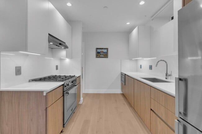 property at 708 E 6th St