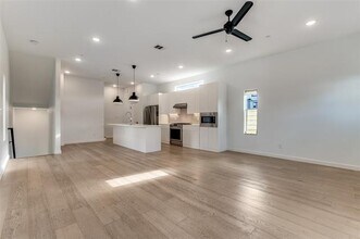 1505 N Garrett Ave in Dallas, TX - Building Photo - Building Photo