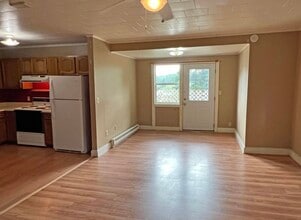 103 US Route 1, Unit #3 upstairs unit in Bucksport, ME - Building Photo - Building Photo