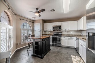 7730 W Shaw Butte Dr in Peoria, AZ - Building Photo - Building Photo