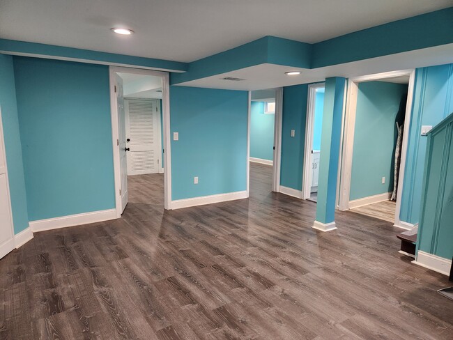 5014 Nantucket Rd in College Park, MD - Foto de edificio - Building Photo