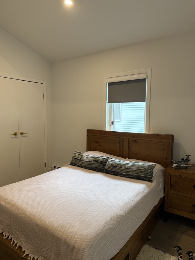 490 Undercliff Ave in Edgewater, NJ - Foto de edificio - Building Photo