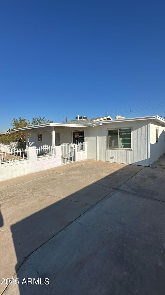 property at 3622 W Sunland Ave