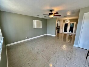 1419 W Fernlea Dr in West Palm Beach, FL - Building Photo - Building Photo