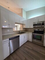 330 NW 67th St, Unit 207 in Boca Raton, FL - Building Photo