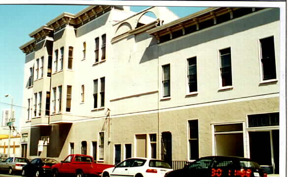 528-552 Laguna St