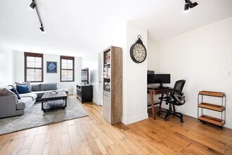 222 W 14th St in New York, NY - Building Photo - Building Photo