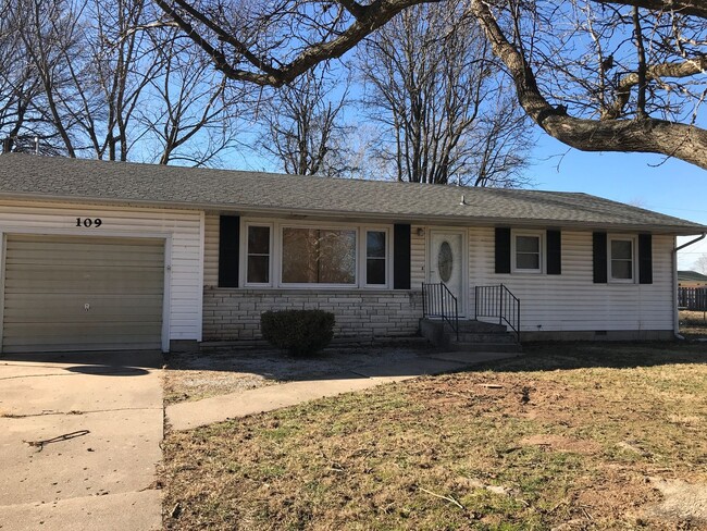 109 N Youngblood St in Marionville, MO - Building Photo - Building Photo