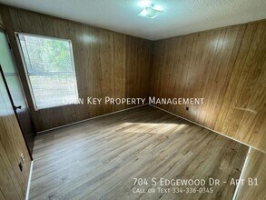 704 S Edgewood Dr, Unit Apt B1 in Dothan, AL - Building Photo - Building Photo