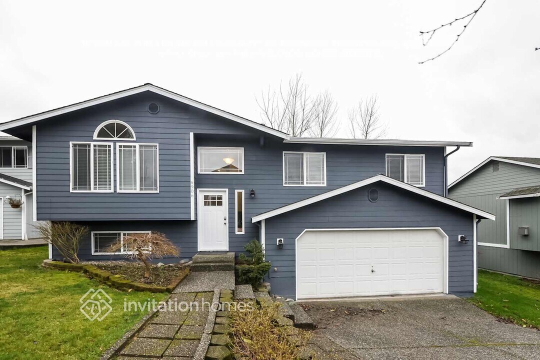 6906 Upland Dr in Arlington, WA - Building Photo