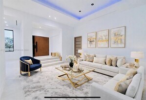 19880 SW 134th Ave in Miami, FL - Building Photo