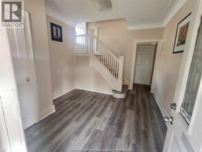 95 Giles Blvd E in Windsor, ON - Building Photo - Building Photo