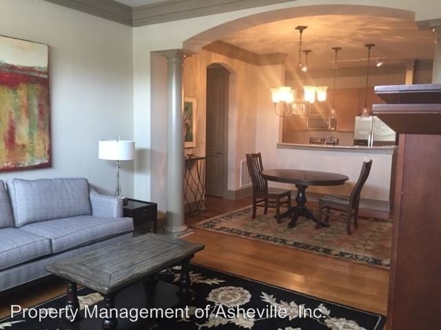 42 Schenck Pkwy in Asheville, NC - Building Photo - Building Photo