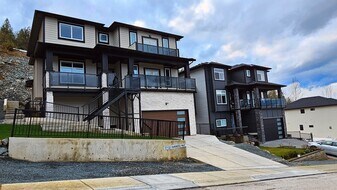 51120 Farmers Wy in Chilliwack, BC - Building Photo