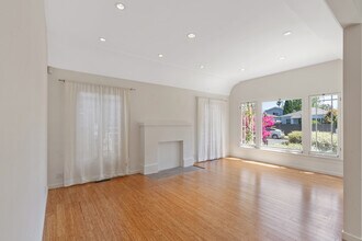 213 6th Ave in Venice, CA - Building Photo - Building Photo