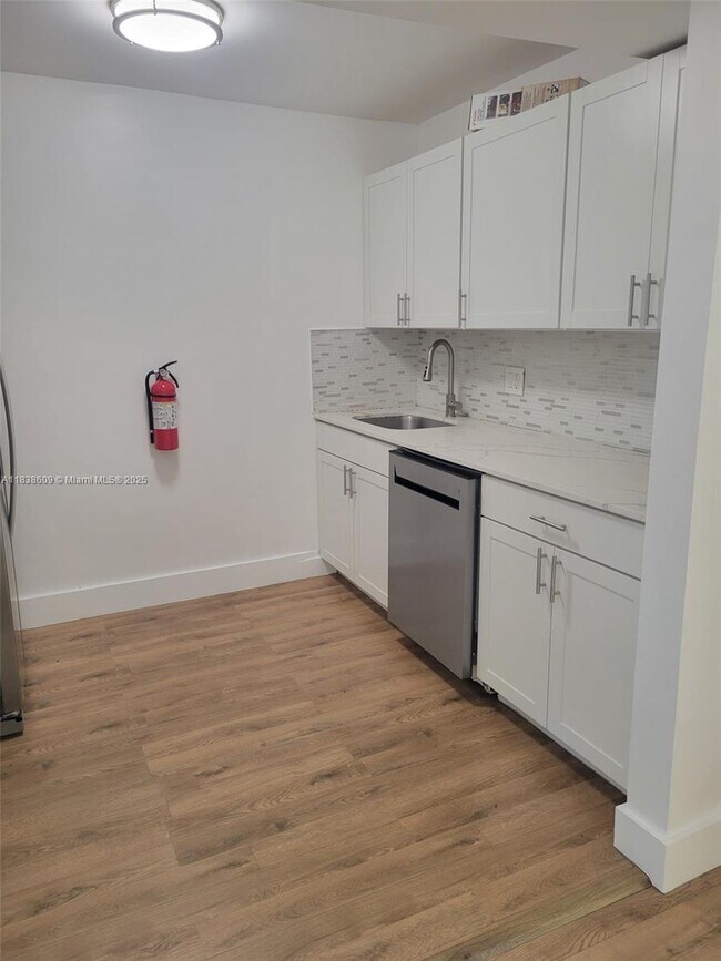 5967 NW 27th Pl in Sunrise, FL - Building Photo - Building Photo